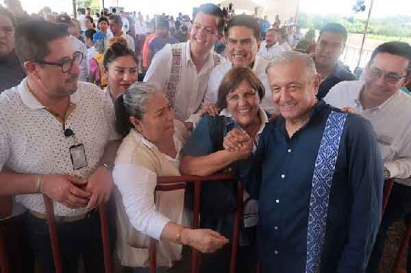 Presidente Andrés Manuel López Obrador recibió a primer grupo de médicos cubanos