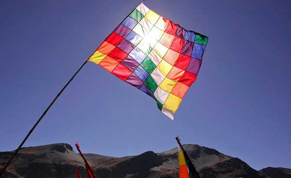 The Bolivian president insisted on respecting the Wiphala flag because it summarizes the struggle of the native peoples. Photo: @LuchoXBolivia