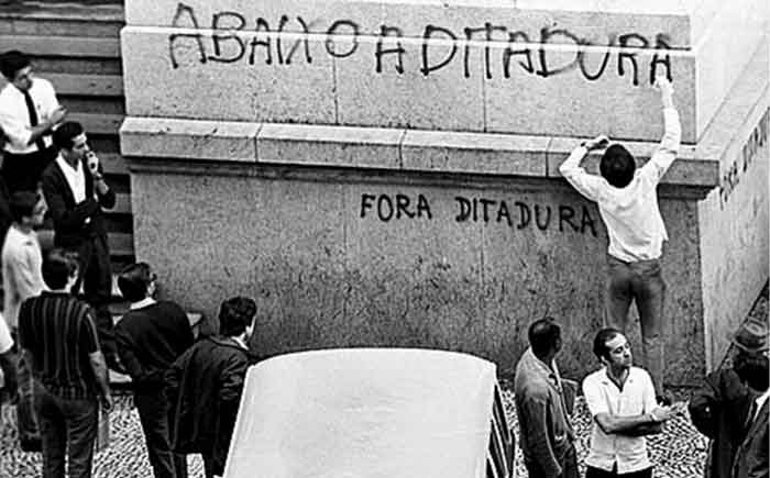 La dictadura se extendió por 21 años, caracterizada por la suspensión de derechos, la censura, la persecución política y graves violaciones a los derechos humanos.