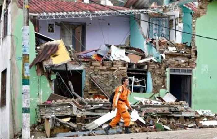 Windows in the area of El Calvario were damaged by the quakes.
