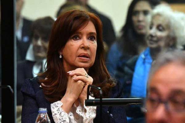 Fernández decided to present her arguments in a live broadcast from her office in the Senate.