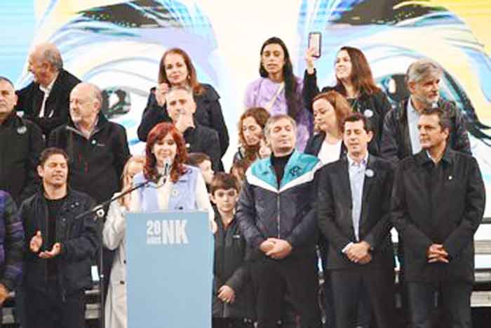 Argentine Vice President, Cristina Fernández, led the act to mark Néstor Kirchner President inauguration's 20th anniversary