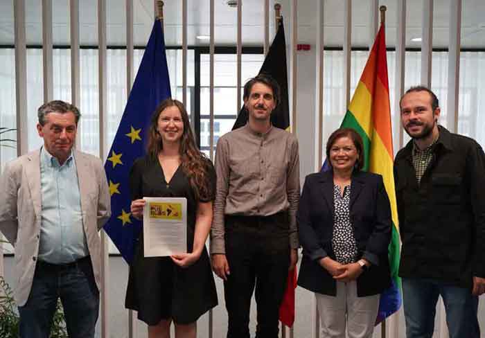 Una delegación de la Cumbre de los Pueblos entregó una declaración de principios a representantes de la UE y la Celac