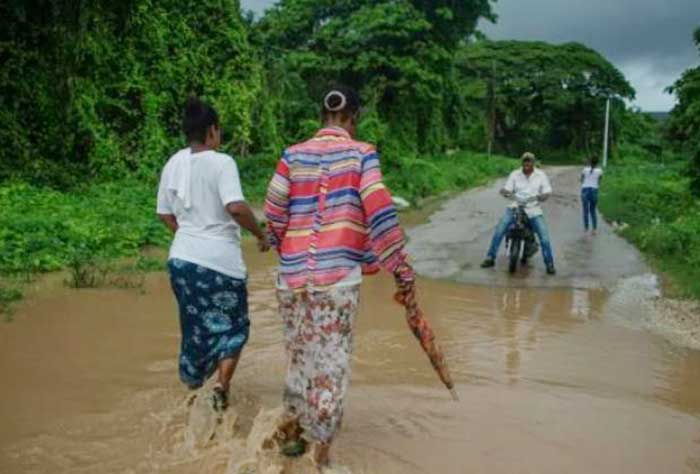In Dominican territory, rains have left one person dead and another missing.