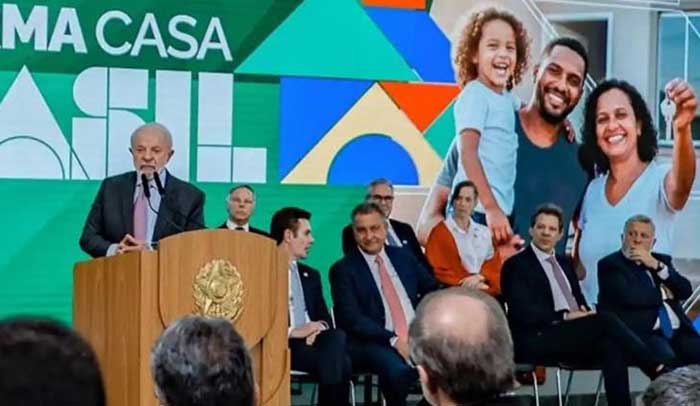 Lula has announced his intention to campaign again  for the presidency.