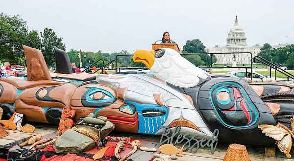 25-foot totem pole from the Lummi Nation arrived in Washington, D.C.