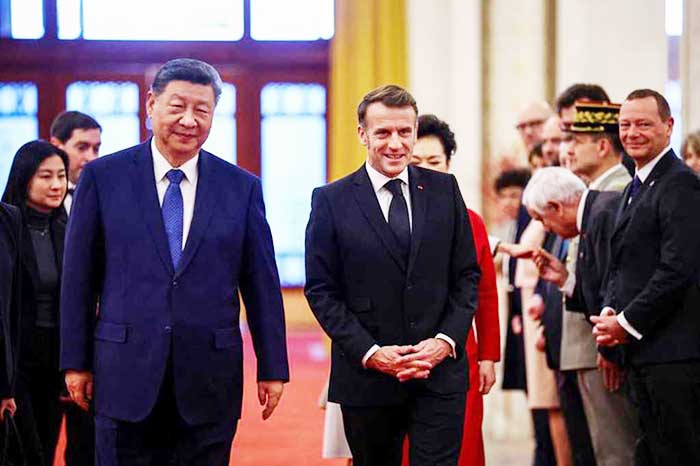 The leaders witnessed the signing of various agreements.