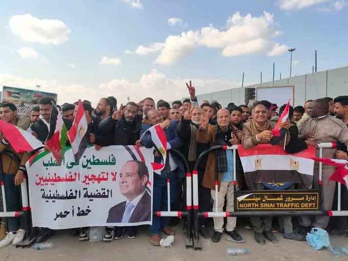 En la pancarta se puede leer: "No al traslado forzoso de palestinos. La cuestión palestina es una línea roja".