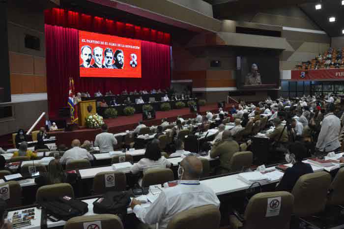 The Central Report was presented on April 16, during the first day of the 8th Congress. Photo: Juvenal Balán