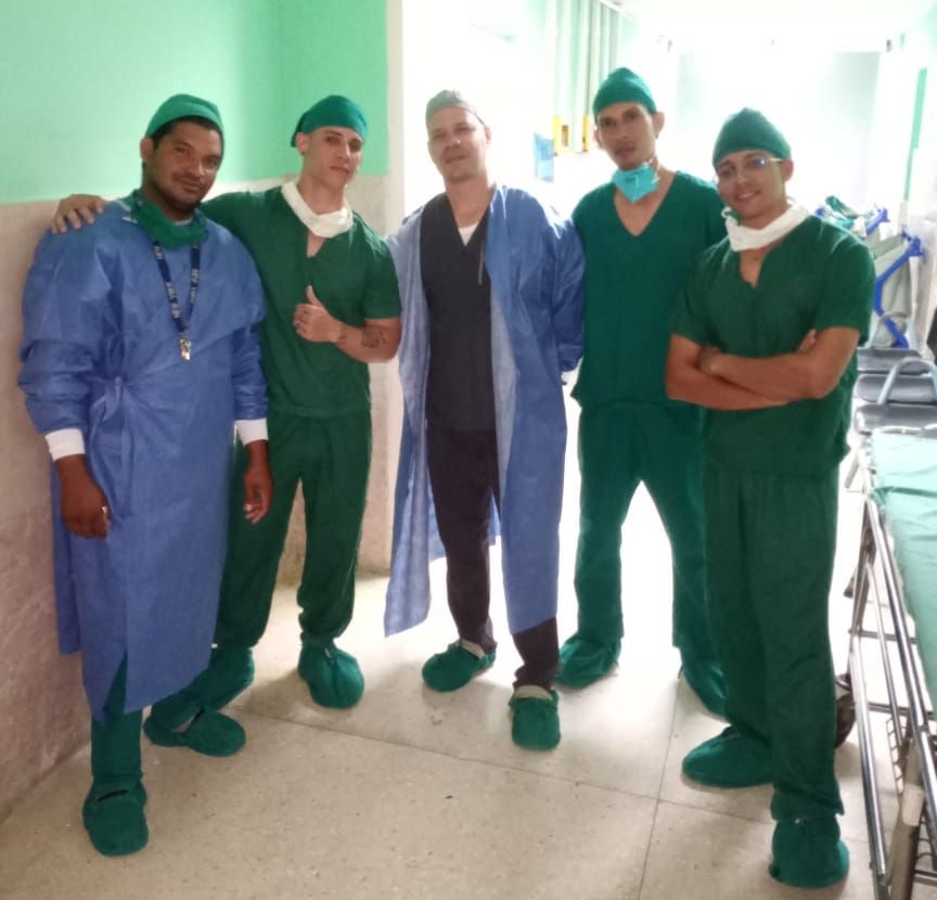 Equipo médico que atendió el caso.