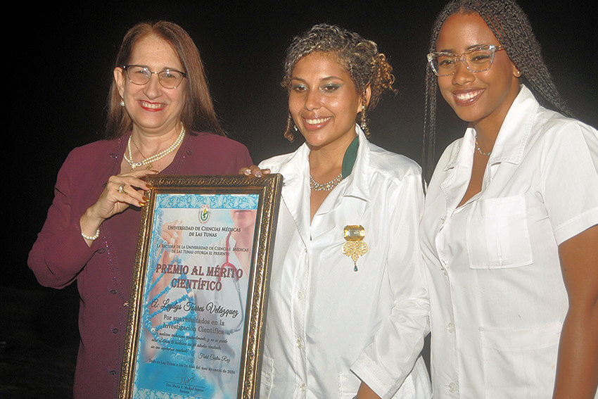 Recent graduate Leidis Torres Velázquez was selected as the all-round student of the University of Medical Sciences.