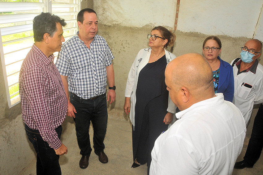 The Cuban Health Minister visited Las Tunas to asses the sector work and other related issues.