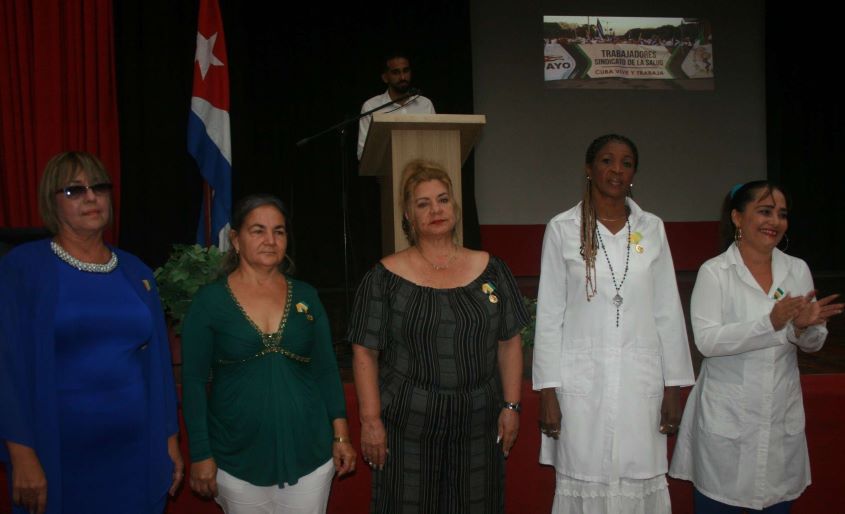 Recognition to heaalth personnel on the Latin American Medicine Day