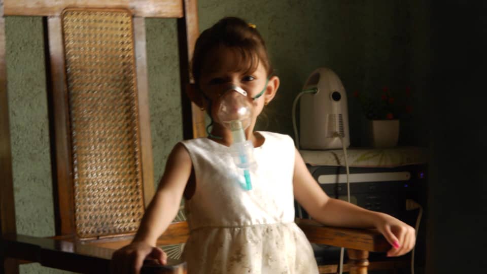 Gabi niña con panel solar 3