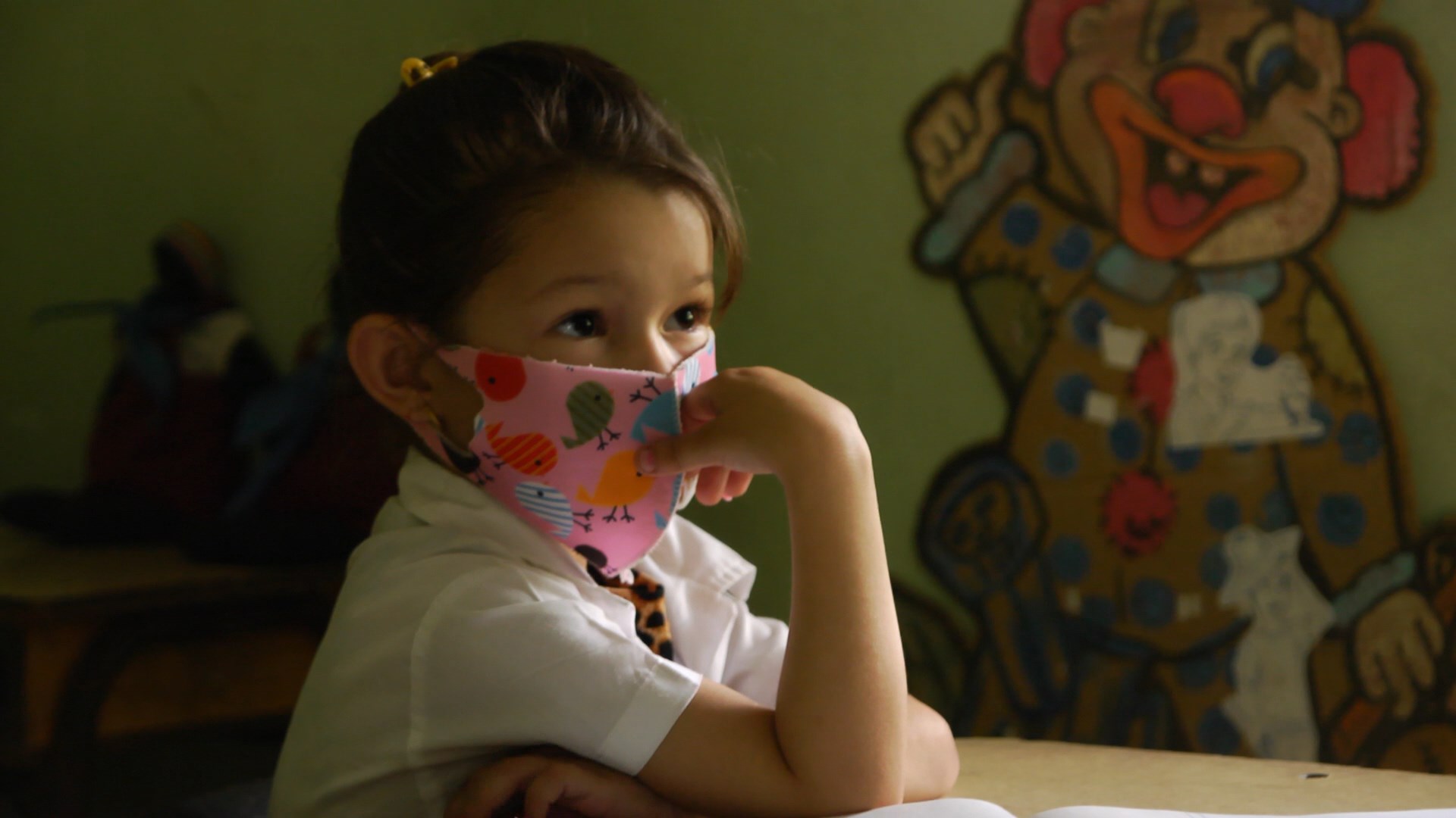 Gabi niña con panel solar 4