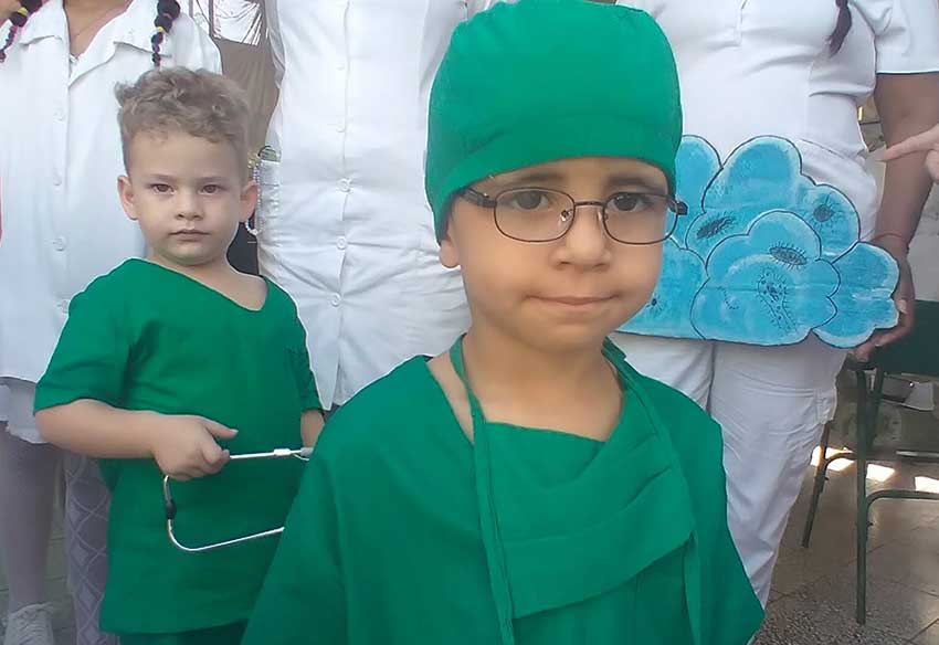 Día de la Enfermera Cuentacuentos en la jornada Un Abril por la Pediatría.