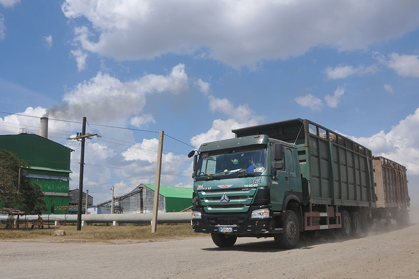 Tires keep rolling in the trucks thanks to the performance of the tire repairmen working at TRANZMEC workshops