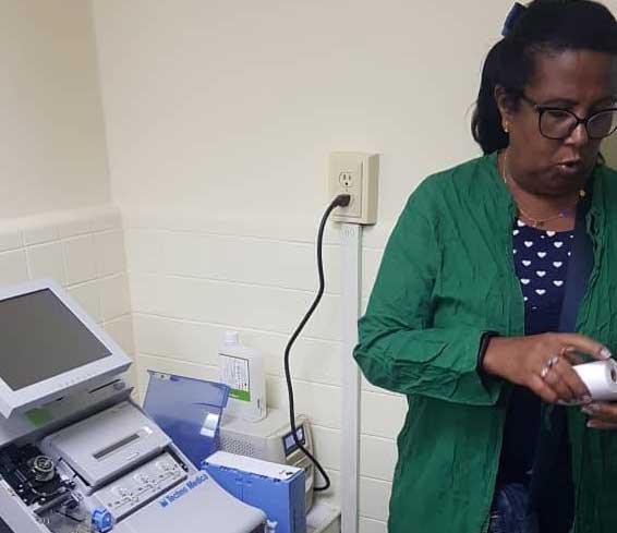 Moderno gasómetro instalado en el servicio de Neonatología por equipo del Centro de Electromedicina