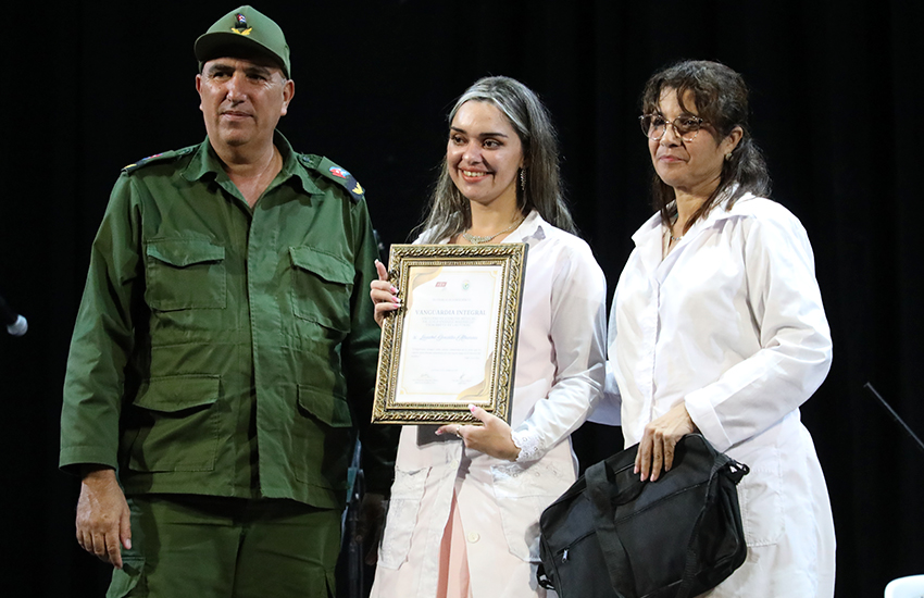 graduacioncienciasmedicas5 foto Rey 1