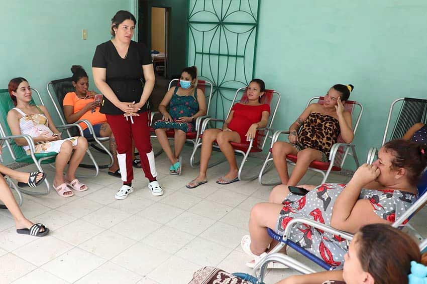 Embarazadas que viven en zonas con riesgo de inundación son protegidas en hogares maternos.