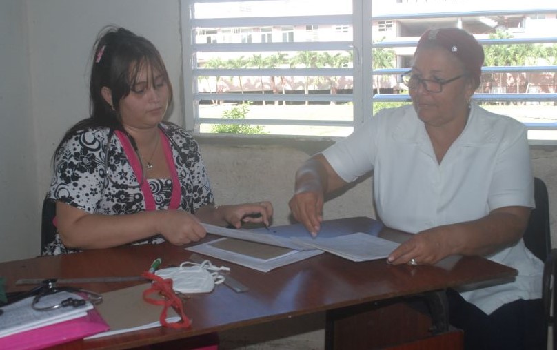 la doctora Gretel Saldívar centro de evacuados