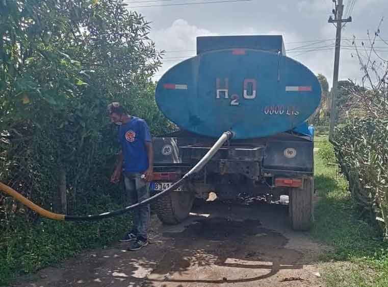 Se distribuye agua en camiones cisterna en 549 comunidades tuneras