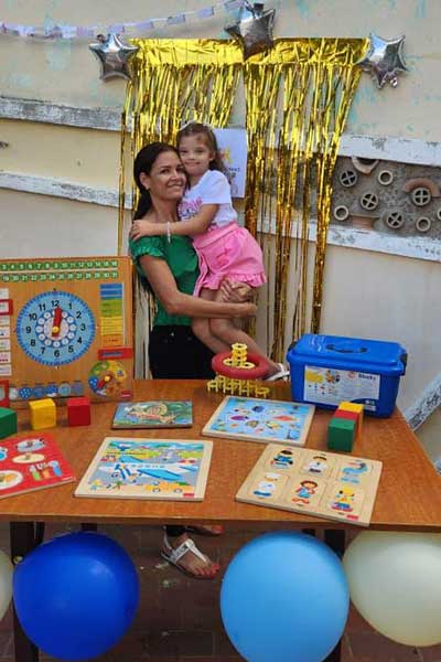 Ana Bella junto a mamá Ana Iris.