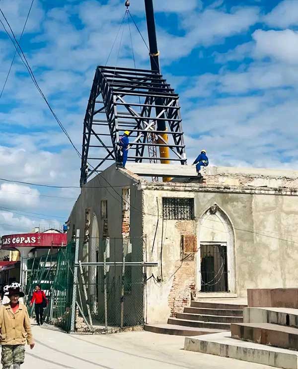 Izan estructuras para la nueva cubierta de la Parroquia San Jerónimo.