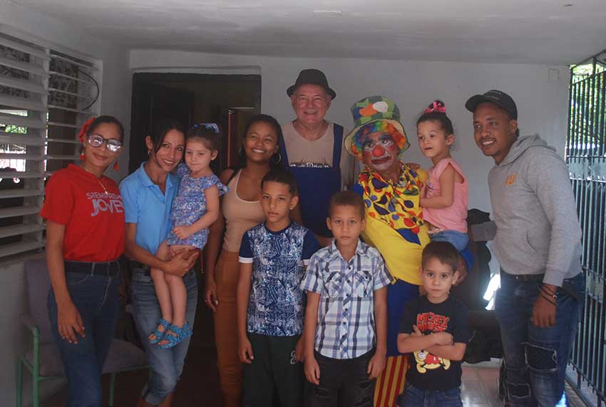 Proyecto “Por quien merece amor” celebra con niños sin amparo familiar aniversarios de la OPJM y la UJC.