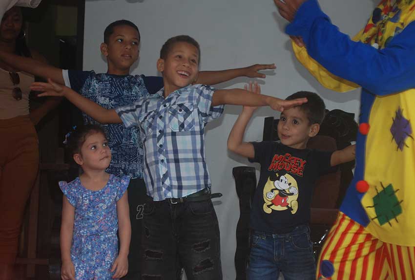 Proyecto “Por quien merece amor” celebra con niños sin amparo familiar aniversarios de la OPJM y la UJC.