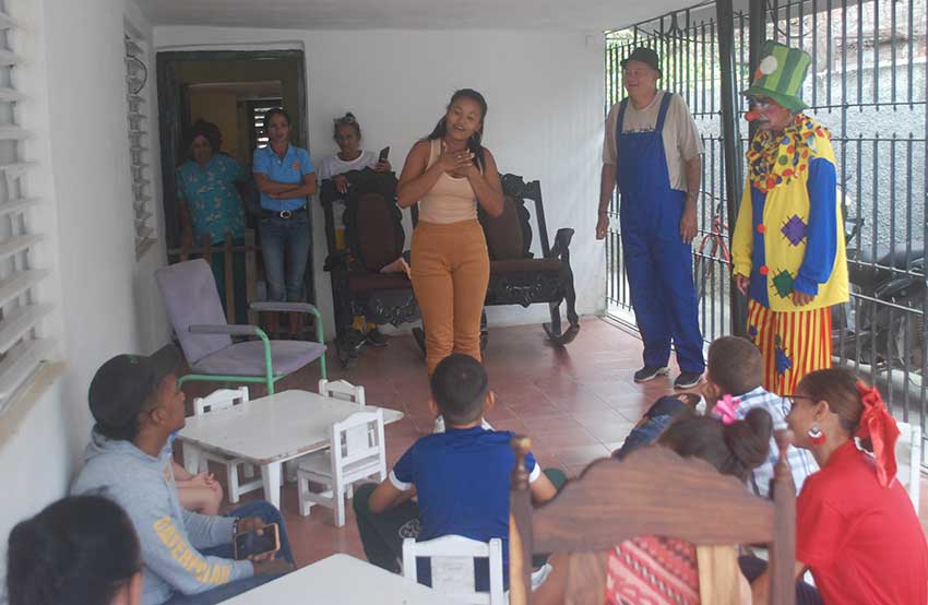 Proyecto “Por quien merece amor” celebra con niños sin amparo familiar aniversarios de la OPJM y la UJC.