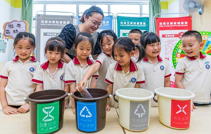 Kindergarten students learn waste sorting, Zhangjiakou, north China's Hebei province.