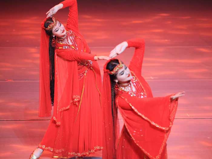 The State Honored Song and Dance Ensemble of the Republic of Tajikistan "Lola" performs at the 7th China Xinjiang International Dance Festival. 