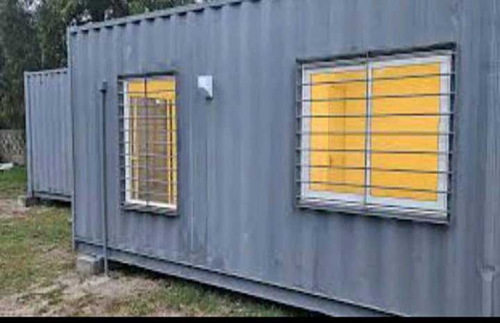 los contenedores empleados en el traslado del equipamiento de los parques solares fotovoltaicos son convertidos en viviendas.