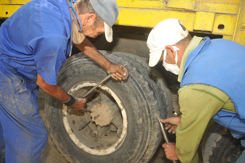 Cosme Navarro Rojas with a helper