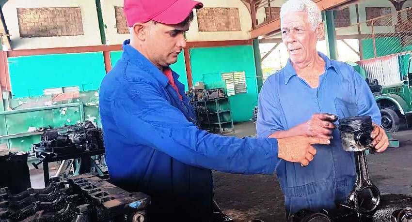 “Con Benítez aprendo algo nuevo todos los días”, afirma Carlos Alejandro Vega