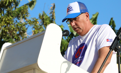 Trabajaremos sin descanso por el país soberano y próspero que merece este pueblo