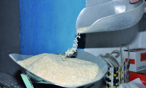 “Jesús Menéndez” recibe las primeras libras de donativo chino de arroz 