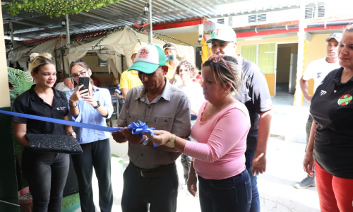 Inauguran estación pública de carga solar