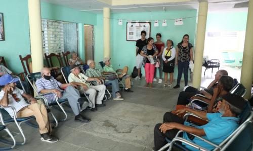 26 y los abuelitos de la “28 de Septiembre”