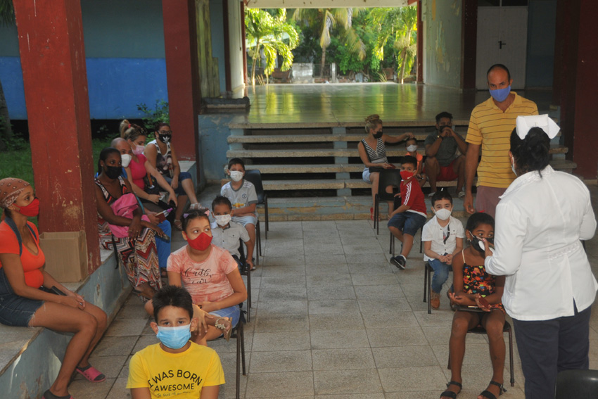 Children between 2 and 11 years of age began to receive their first dose of Soberana 02