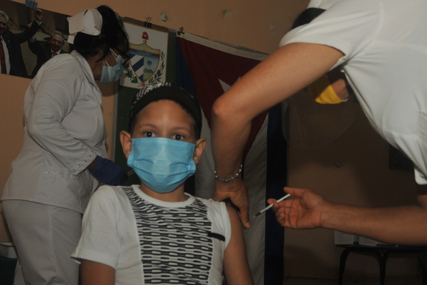 Children between 2 and 11 years of age began to receive their first dose of Soberana 02