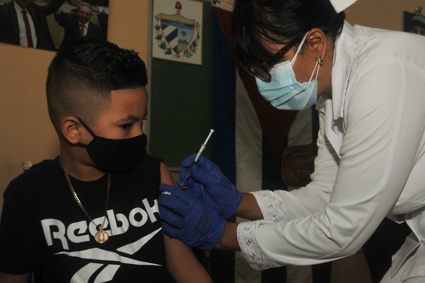 Children between 2 and 11 years of age began to receive their first dose of Soberana 02