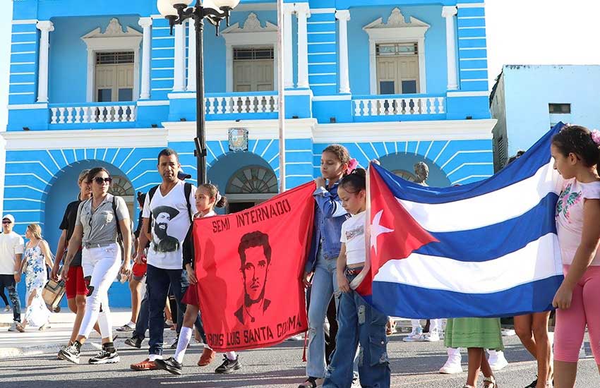 El desfile en Las Tunas se erigió como una celebración de la felicidad y la soberanía.