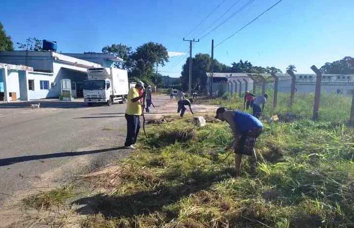 Volunteer work mobilizations in Las Tunas.