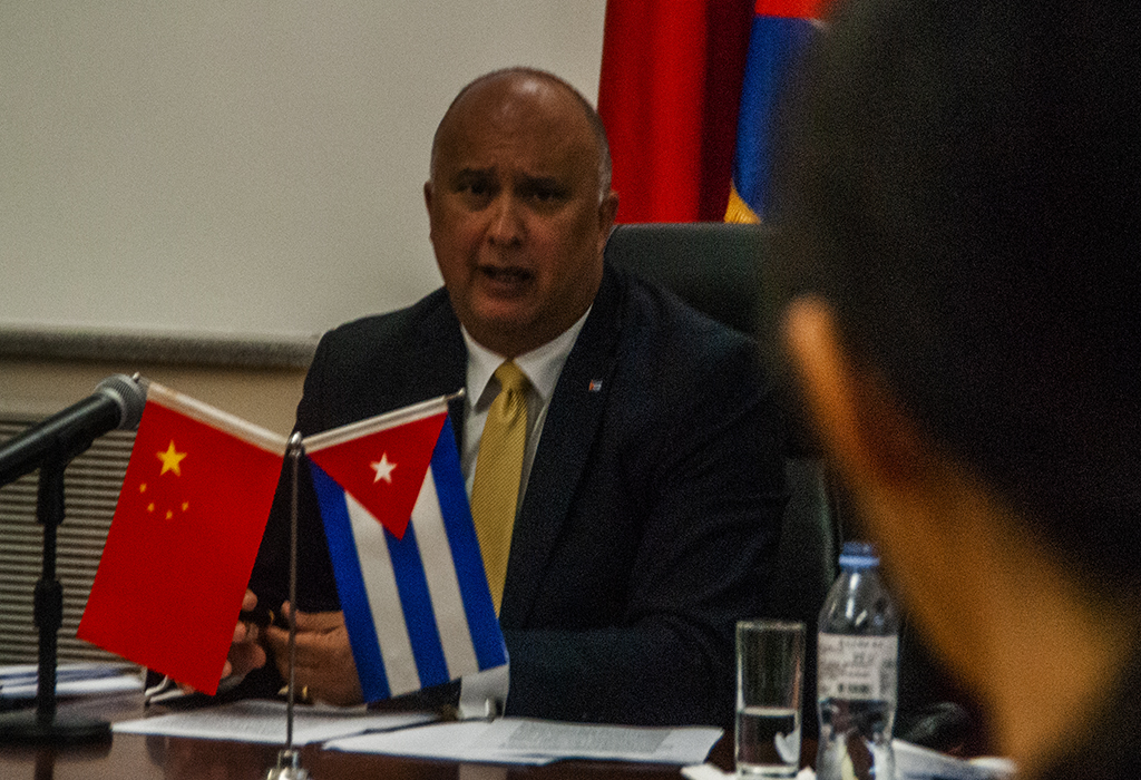 Encuentro embajador Cuba prensa China 0007