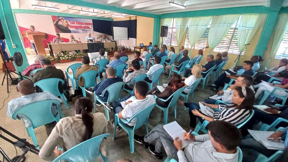 President Díaz-Canel met with authorities of the municipality and the province