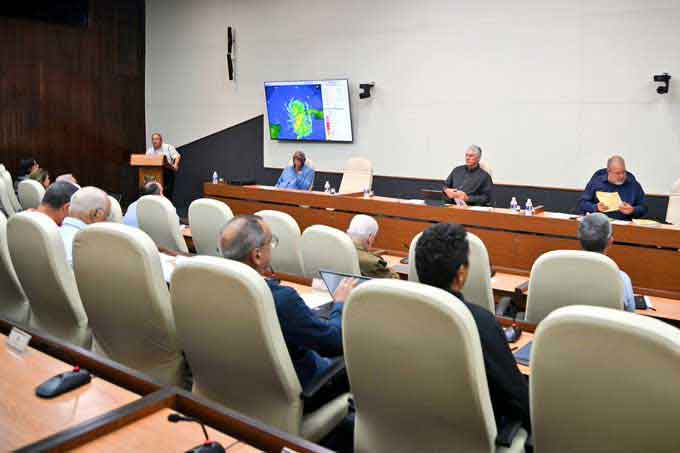 Díaz-Canel emphasized restoring electrical service in areas damaged by the rains as soon as possible