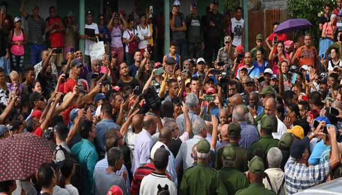 Díaz-Canel spoke to the population about the work on roads, electricity and assistance.
