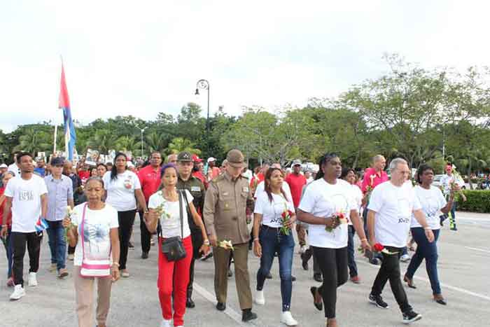 Homenaje a Fidel en cementerio Santa Ifigenia, Santiago de Cuba.